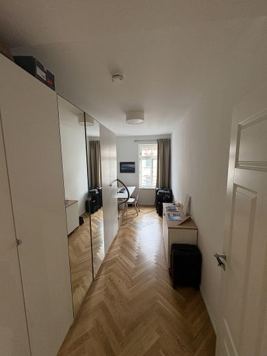 Apartamento de 3 habitaciones recién reformado, con cocina equipada de lujo y amplio balcón, en alquiler – Foto 7