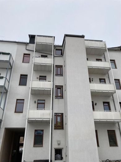 Gemütliche 3-Zimmer mit Laminat, Balkon und Wannenbad in zentraler Lage! – PHOTO-2023-02-07-09-25-35_2