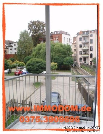 3-Zimmer-Wohnung mit LAMINAT, BALKON und Tageslichtbad mit Wanne und Dusche zu vermieten! – Balkon Westseite