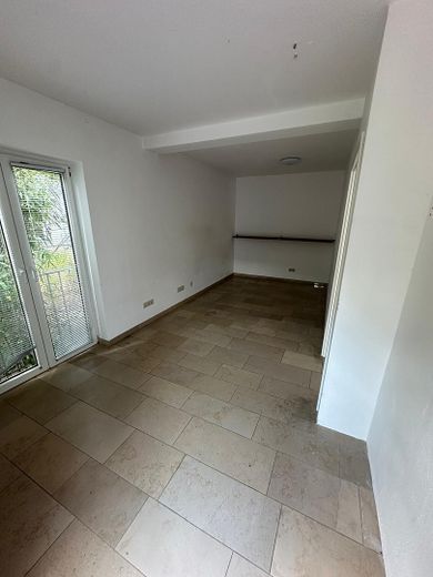 WG Zimmer unmöbliert