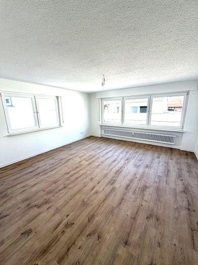 Erstbezug nach Sanierung- tolle 3-Zimmer Wohnung mit Balkon – Wohnzimmer