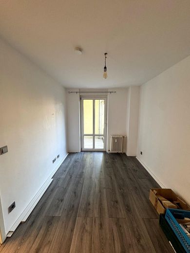 Provisionsfreie, modernisierte 3-Zimmer-Wohnung mit Wintergarten und Garagenbox, bezugsfrei – Zimmer mit Balkontür