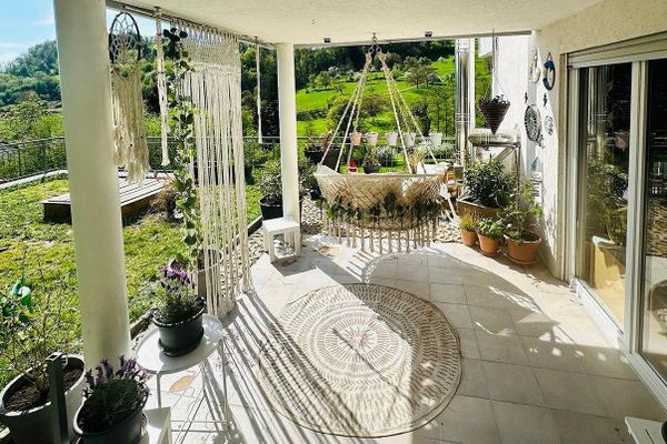 Appartamento condominiale da sogno di 4 locali con terrazza sud XXL, camino e vista panoramica senza ostacoli