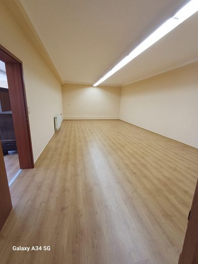 Veelzijdig bruikbaar commercieel vastgoed (kantoor, praktijk, hal, studio, ambacht, handel). 1a-locatie – Raum 3, ca. 50qm