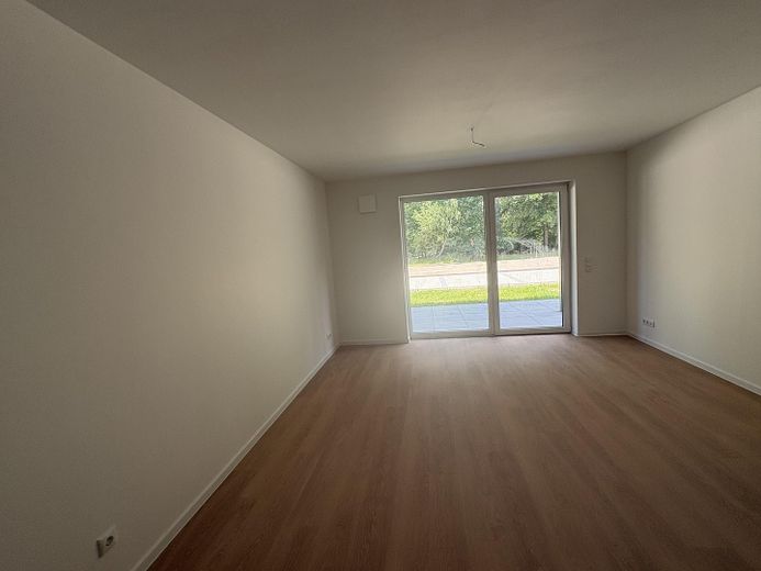 Erstbezug: Moderne Erdgeschosswohnung mit Terrasse sowie energieeffizientem Wohnkomfort – Wohnbereich