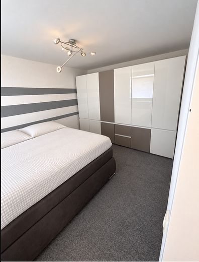 6,5 % Bruttorendite: Vermietete 2-Zimmer-Wohnung mit neuem Bad in Bremerhaven – provisionsfrei – Schlafzimmer