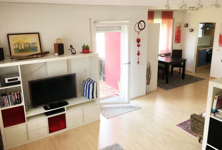 Ein Haus, drei Einheiten - wohnen, vermieten, entfalten – Appartement Obergeschoss