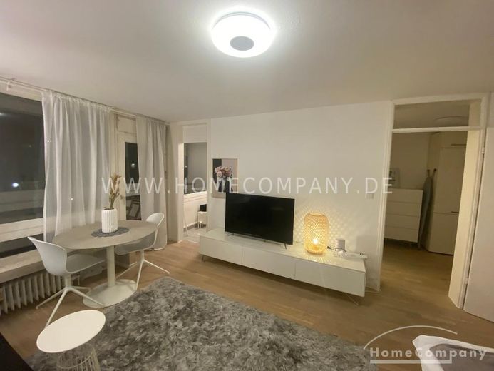 Modern möbliertes 1-Zimmer-Apartment mit Balkon in Schwabing-West – db4e874537b27d54561a44497d6a89c30cb32192.jpg