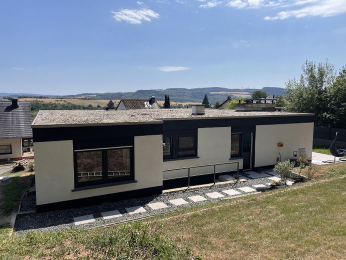 Modernisiertes EFH + ELW | 195 m² | Waldrand | Luxemburg 20 Min | Provisionsfrei – Garten
