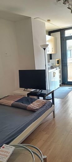 1-комнатная квартира в Frankfurt Sachsenhausen | балкон | меблированная | свободна – Foto 9