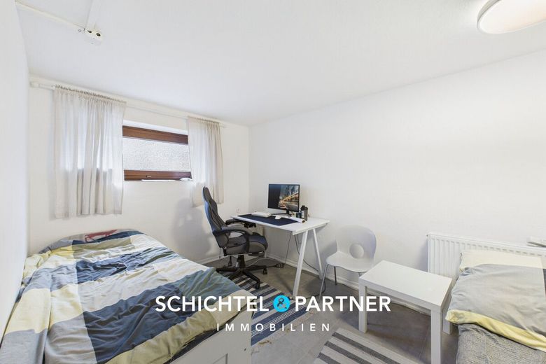 Bahnhofsvorstadt | Studentenhaus mit zwei Balkonen und Terrasse – S&amp;P | Schlafzimmer