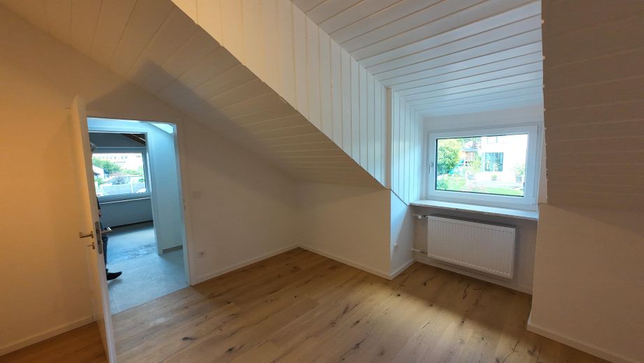 Frisch sanierte Doppelhaushälfte mit großem Garten in S-Bahn Nähe – Schlafzimmer 3 / Home Office
