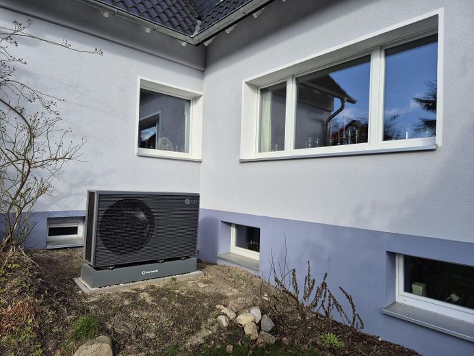 Großes Einfamilienhaus mit Einliegerwohnung in Groß-Buchholz, sehr ruhige Lage – Wärmepumpe