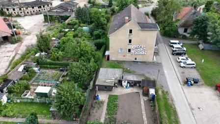 Gewerbeareal mit Altbestand – Bild 1