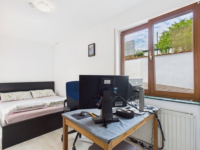 Helle Doppelhaushälfte mit Wintergarten und Einliegerwohnung in familienfreundlicher Lage – Foto 20