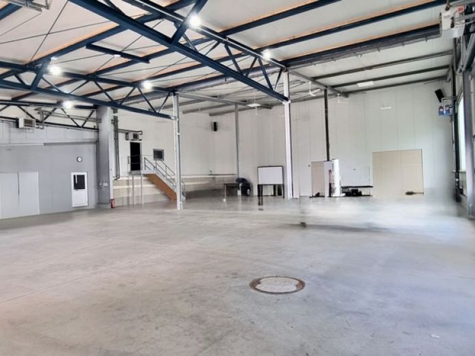 Üretim, atölye, depo için yaklaşık 500 m² ticari salon, B 17 yakınında – Fotoğraf 1