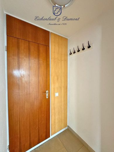 Großzügige 4 ZKB Wohnung mit Balkon &amp; Stellplatz in Dudweiler-Süd – Garderobe OG