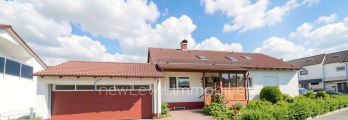 Familienparadies in ruhiger Lage mit Wintergarten, Sauna und großem Garten – Außenansicht