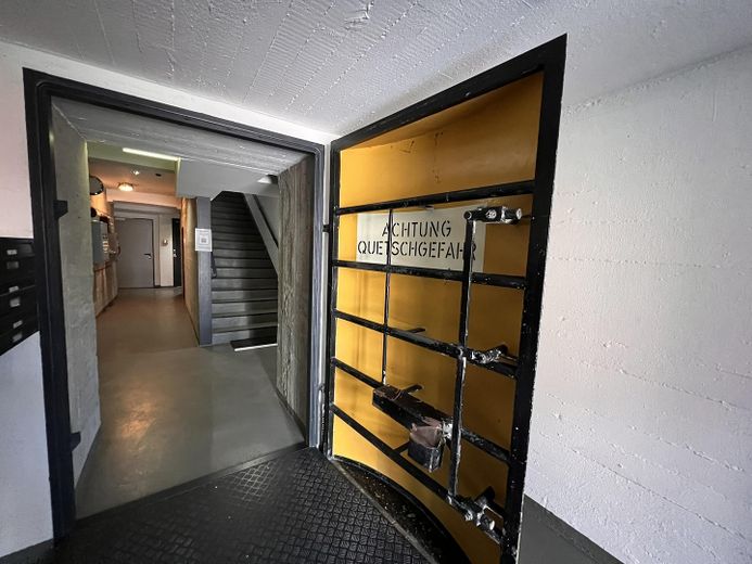 305 Exklusives & möbliertes Apartment im kernsanierten Bunker – Design, Komfort & Geschichte – Eingangsbereich