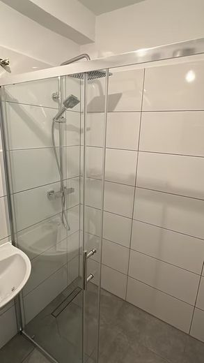 Kernsanierte 2-Zimmer-Erdgeschosswohnung mit Gartennutzung & optionaler Garage – Foto 4