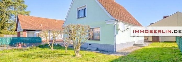 IMMOBERLIN.DE - Charmantes Haus mit Nebengebäuden in familienfreundlicher Lage