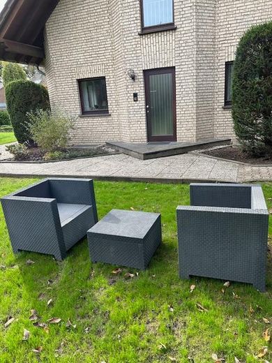 Möblierte Einliegerwohnung mit Gartennutzung und separatem Eingang sehr gute Ausstattung – Gartenansicht 2