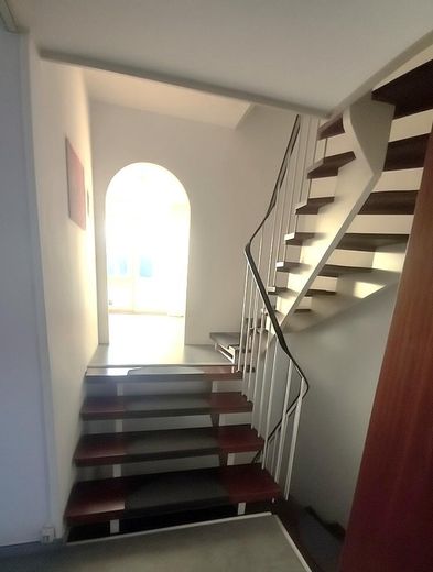 Münih yakınlarında Zorneding’de bakımlı sıra ortası ev – Treppe