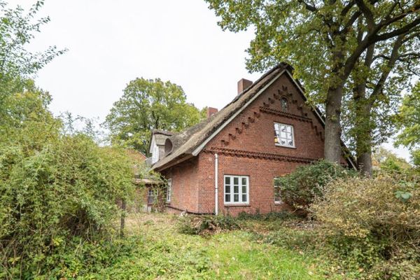 Viel Platz und Möglichkeiten: Charmantes Ein- oder Zweifamilienhaus mit großer Scheune in Kutenholz