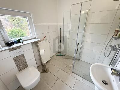 ATTRACTIVE LOCATION AND LOTS OF SPACE – 1776177830_1ca5c2.jpg