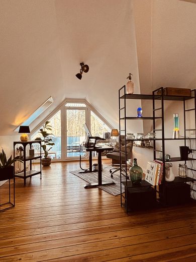 Außergewöhnliche Dachgeschosswohnung (135 m²) in historischer Villa in Aumühle – Zugang Dachterrasse