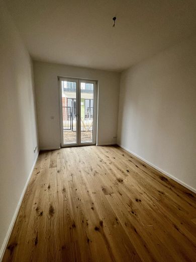 Lichtdurchflutete Neubau-Gartenwohnung mit Terrasse & hochwertiger Ausstattung – Schlafzimmer 1