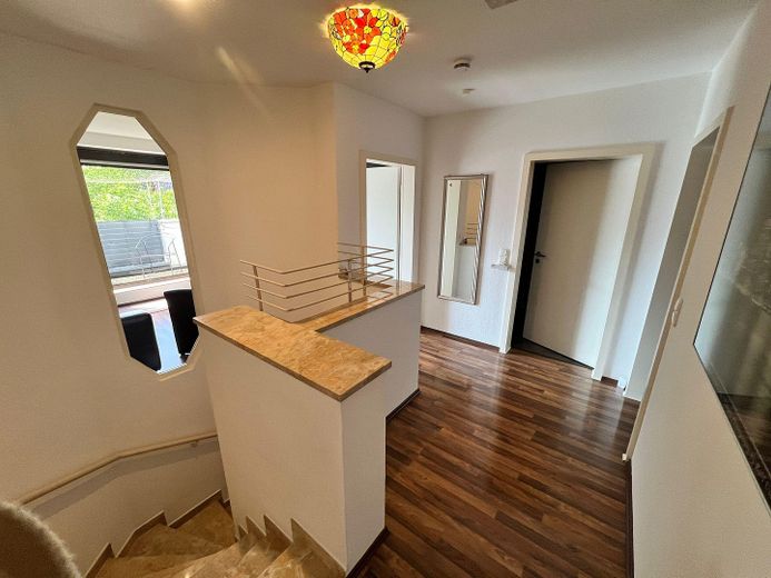 --> 4 ZK2B2B - Maisonette - wie ein Haus - in ruhiger Süd-West-Wohnlage – Flur