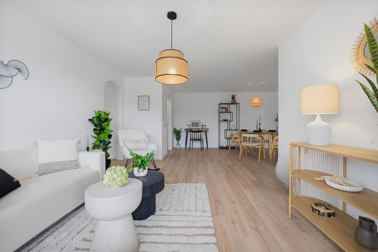 Renovierte 2,5-Zimmer-Wohnung mit Balkon, Einbauküche und Tiefgaragenstellplatz in Ostfildern – Wohnen