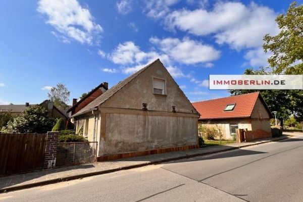 IMMOBERLIN.DE - Casa di carattere con molto potenziale, giardino soleggiato e impianto solare
