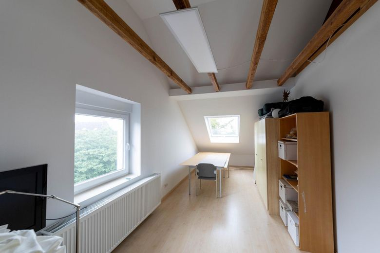 Im Grünen leben - mitten im Zentrum (maklerfrei)  - inkl. 85qm Einliegerwohnung – Wohnraum 1 DG