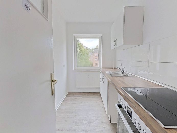 Moderne 3-Zimmer-Wohnung mit EBK und Wannenbad – Ansicht I: Küche