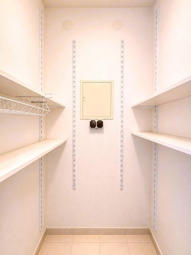 Großzügige 3-Zimmer-Eigentumswohnung mit Loggia und zwei Tiefgaragenstellplätzen – Abstellraum Wohnung