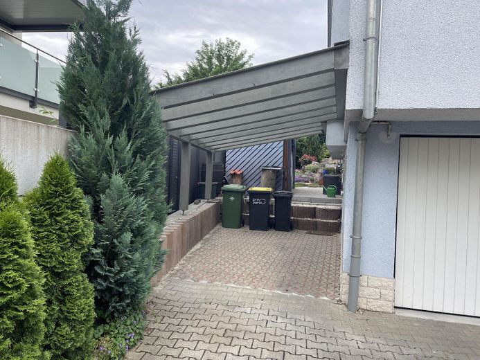 منزل طرفي متصل معتنى به، من مالكه الخاص (دون عمولة) – Carport / Garage
