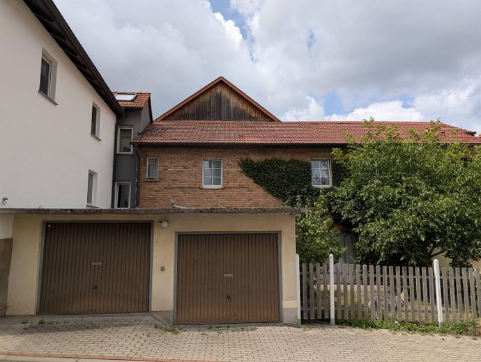 3 - Garagen und Nebenhaus