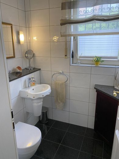 Mannheim-Wallstadt: Ruhiger Eckbungalow in sehr guter Wohnlage – Gäste-WC