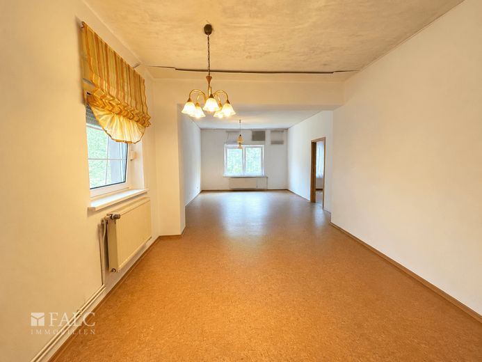 ***Natur &amp; Freiraum - Einfamilienhaus mit großem Grundstück in idyllischer Lage*** – Wohnzimmer