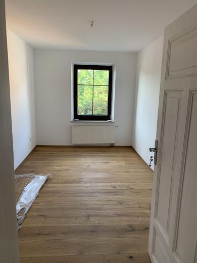 Light-filled old building apartment (5 rooms) by the city park - 4 spacious bedrooms and separate living room – Zimmer 3 (ren. Zustand)