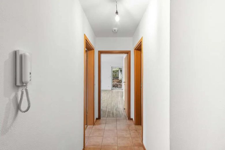 Appartamento di 2 locali appena ristrutturato con terrazza in posizione top al Galgenberg – Flur