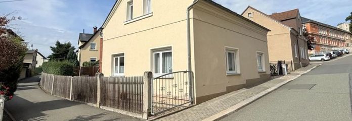 ++ Casa unifamiliar bien cuidada con edificio anexo en una tranquila ubicación céntrica ++