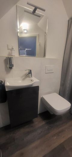 Exclusivo apartamento dúplex de lujo en venta o alquiler con opción a compra – Gäste WC 