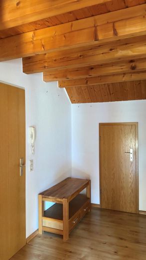 Nähe Basel | 2 Stellplätze inklusive | DG-Wohnung mit Empore | provisionsfrei – Flur