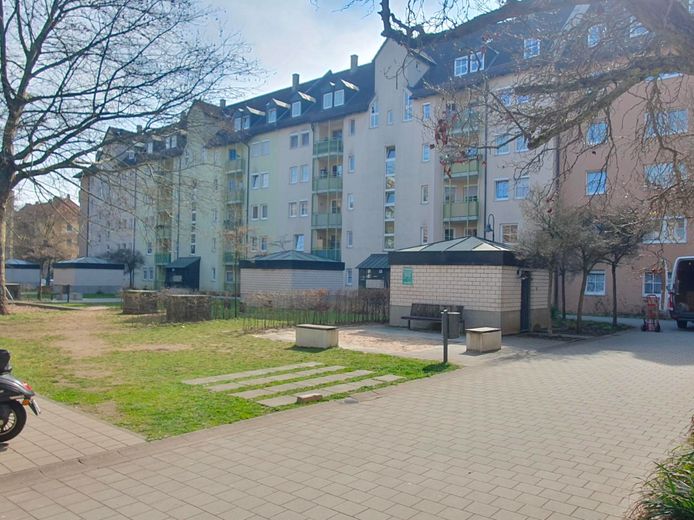 Luminoso appartamento di 2 locali con balcone esposto a sud – parzialmente arredato, 3° piano con ascensore a Gostenhof – Hof