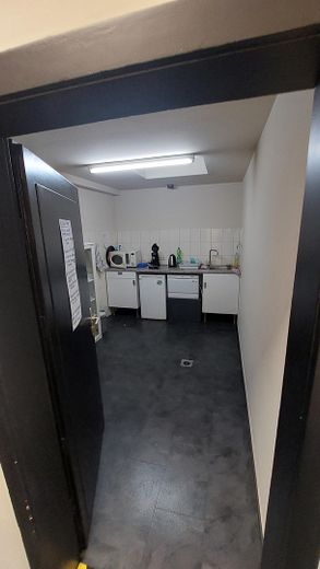 Retail space with workshop and open area in Reutlingen (formerly Enterprise Rent a Car) – Teeküche