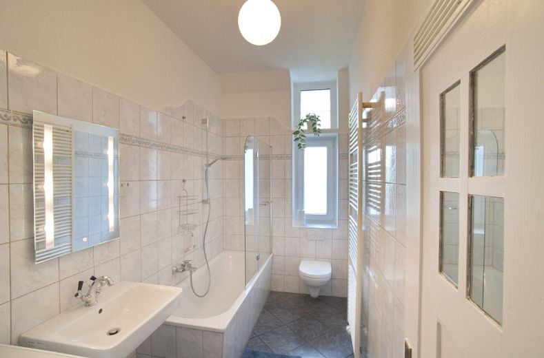 First-time occupancy after renovation: extremely appealingly designed and furnished apartment with loggia overlooking garden – e4ebf4f90070a1d5278fb05a77aa588d0d0922d3.jpg