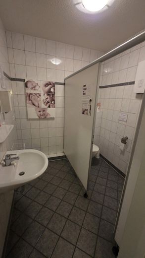 Consultorio/oficina de 86 m² en el centro de Spelle: médico, terapia, cosmética, despacho – ascensor, sin comisión – Patienten-WC
